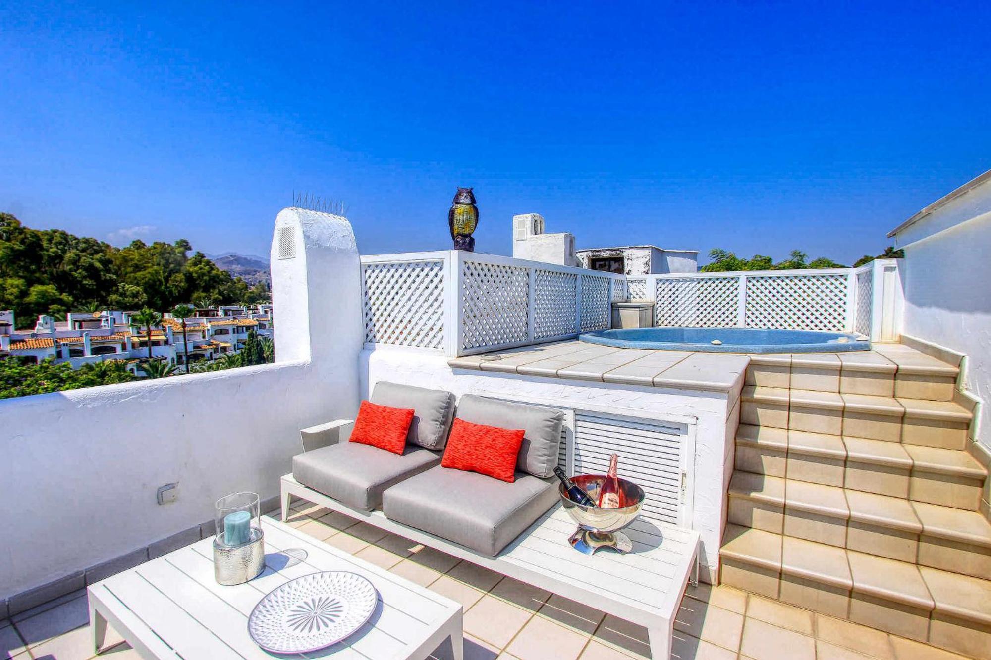 מארבלה 1080 Beachfront Penthouse 3 Floors Jacuzzi 2 Pools Wifi Roof Terrace מראה חיצוני תמונה