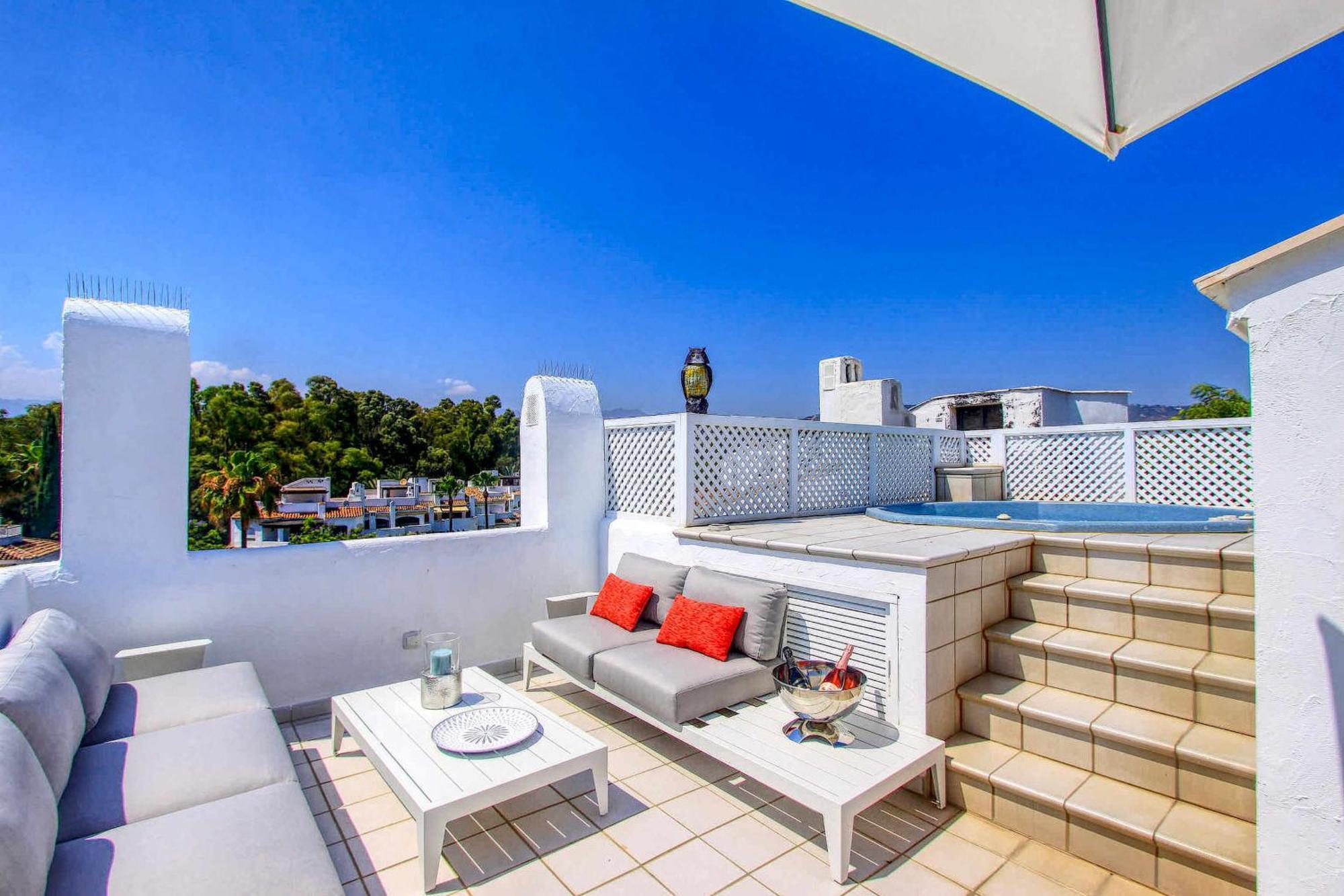 מארבלה 1080 Beachfront Penthouse 3 Floors Jacuzzi 2 Pools Wifi Roof Terrace מראה חיצוני תמונה