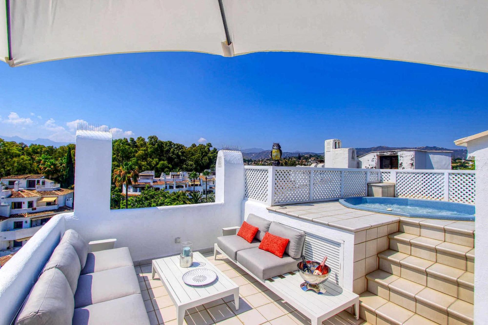 מארבלה 1080 Beachfront Penthouse 3 Floors Jacuzzi 2 Pools Wifi Roof Terrace מראה חיצוני תמונה