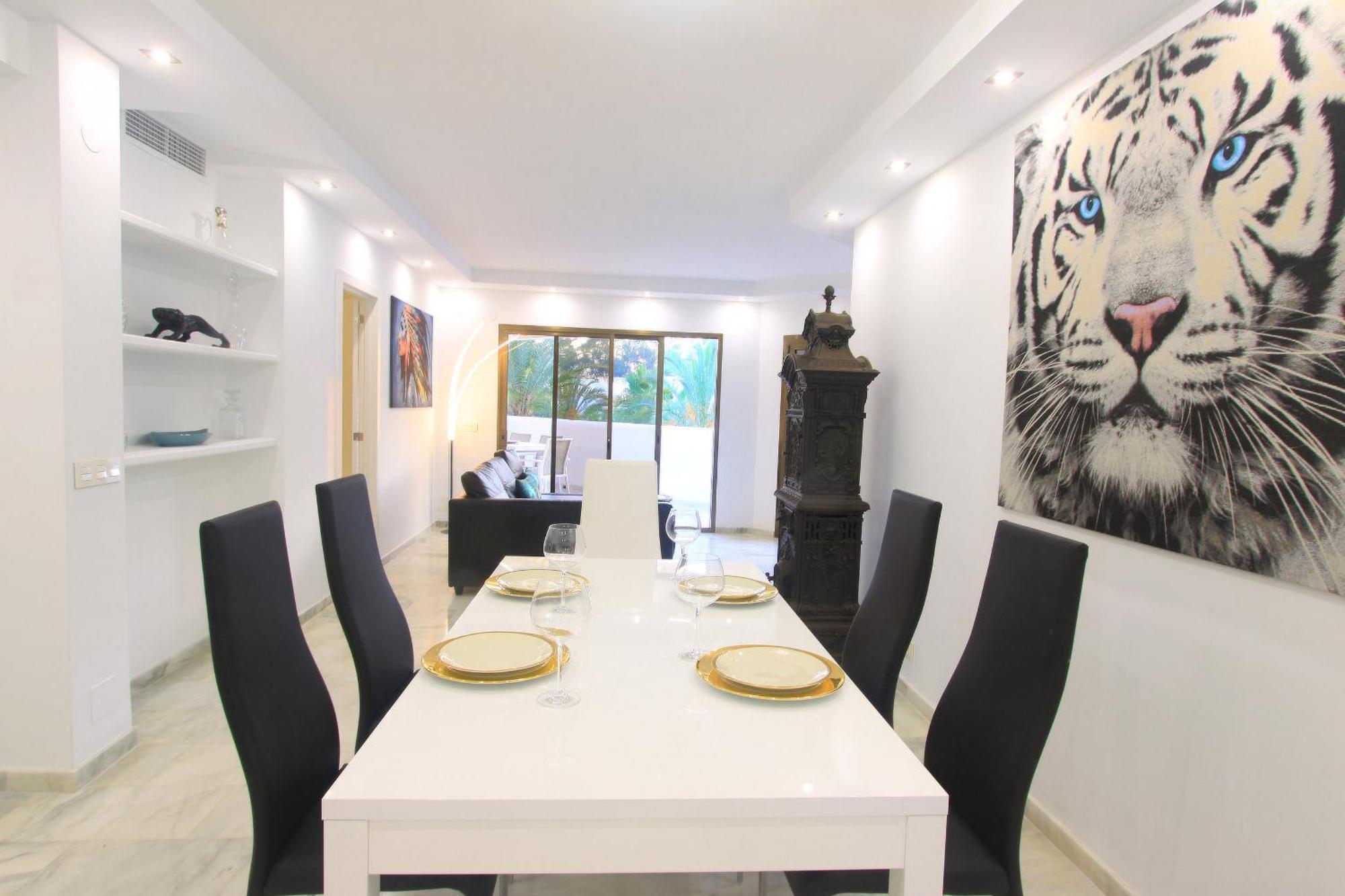 מארבלה 1080 Beachfront Penthouse 3 Floors Jacuzzi 2 Pools Wifi Roof Terrace מראה חיצוני תמונה